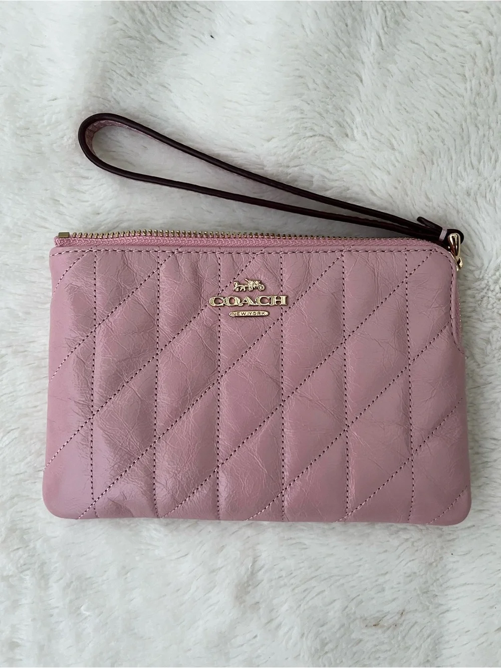 NWT Coach Pink Quilted Glazed Leather Wristlet Clutch with Gold Logo - Picture 1 of 9